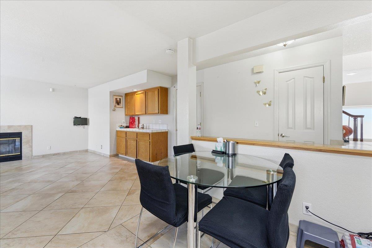 Detail Gallery Image 8 of 31 For 215 June Ct, Watsonville,  CA 95076 - 4 Beds | 2/1 Baths