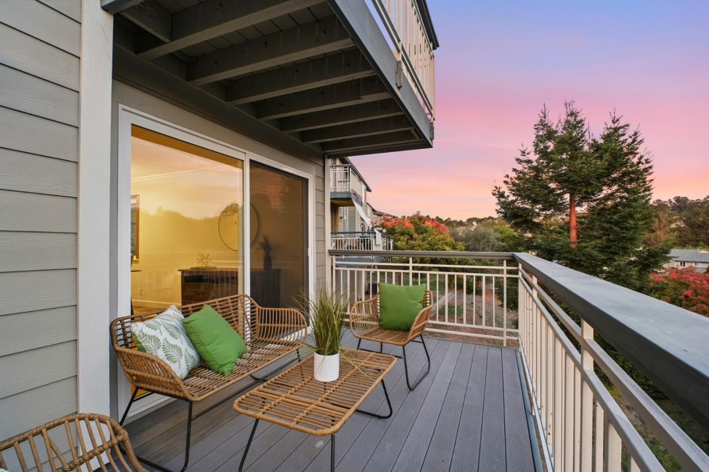 Detail Gallery Image 13 of 38 For 25067 Oakridge Ct, Hayward,  CA 94541 - 3 Beds | 2/1 Baths