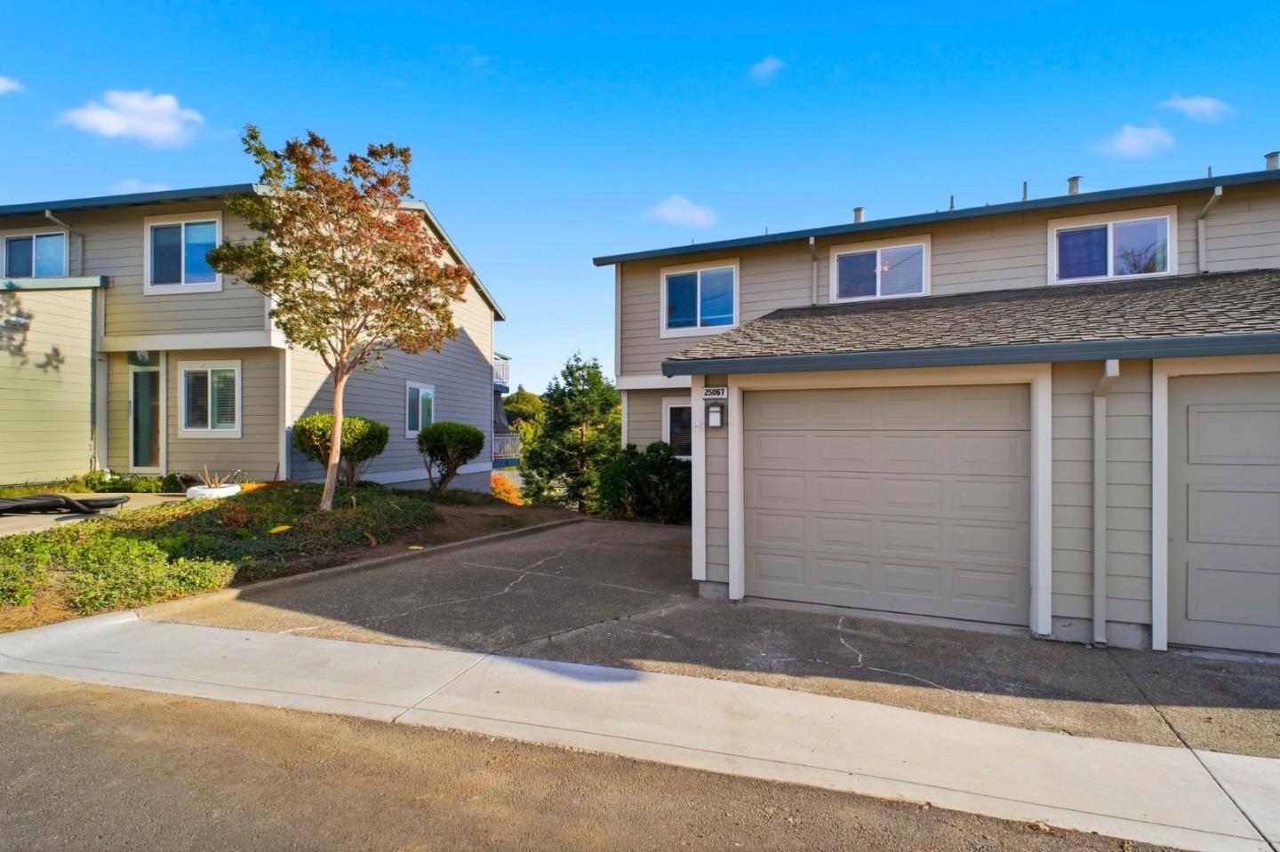 Detail Gallery Image 2 of 38 For 25067 Oakridge Ct, Hayward,  CA 94541 - 3 Beds | 2/1 Baths