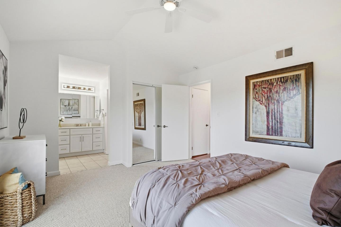 Detail Gallery Image 21 of 38 For 25067 Oakridge Ct, Hayward,  CA 94541 - 3 Beds | 2/1 Baths