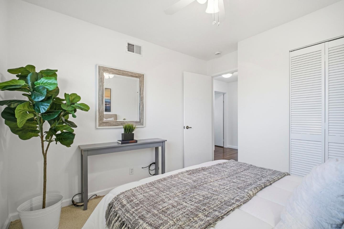 Detail Gallery Image 28 of 38 For 25067 Oakridge Ct, Hayward,  CA 94541 - 3 Beds | 2/1 Baths