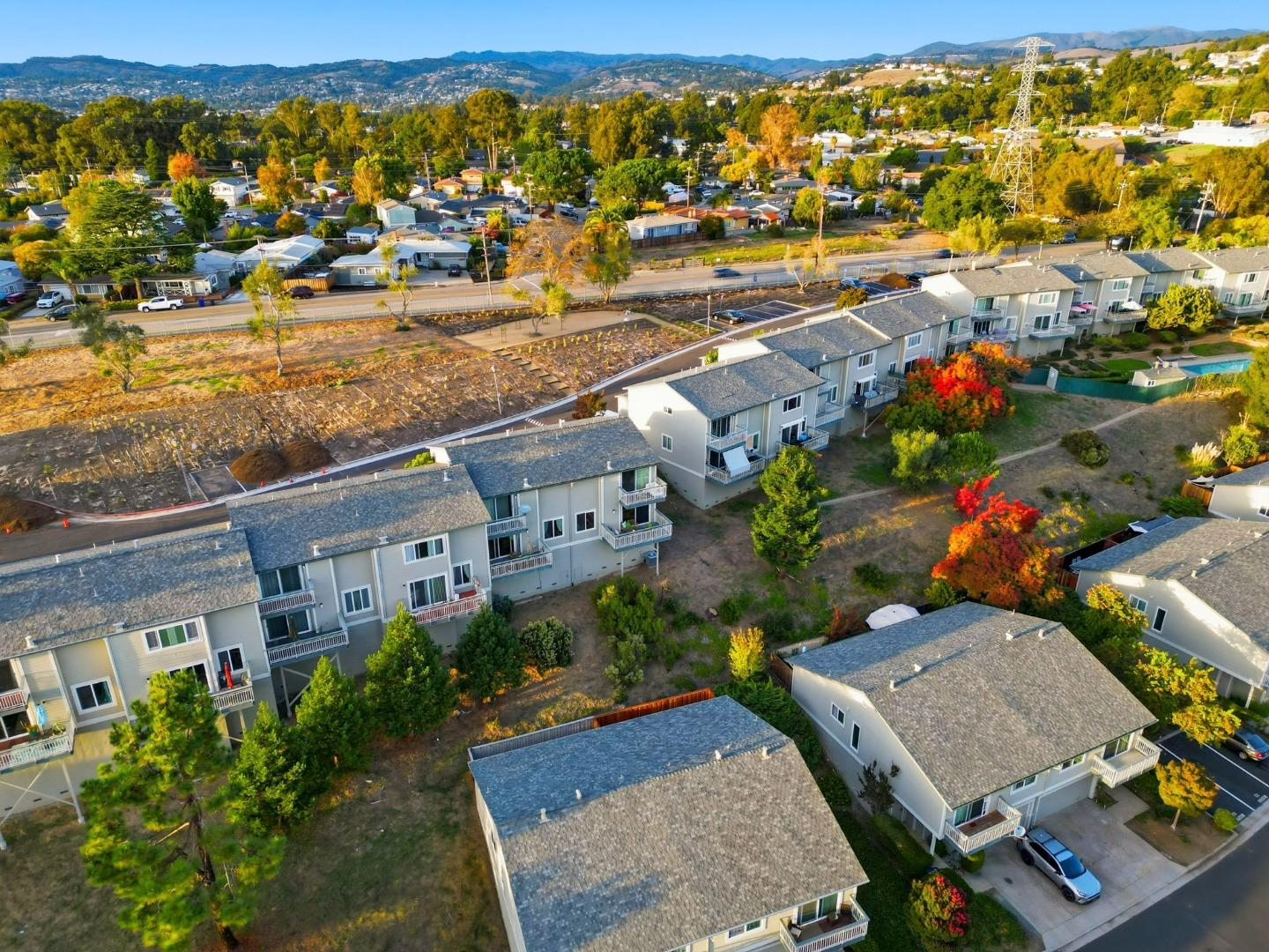 Detail Gallery Image 36 of 38 For 25067 Oakridge Ct, Hayward,  CA 94541 - 3 Beds | 2/1 Baths