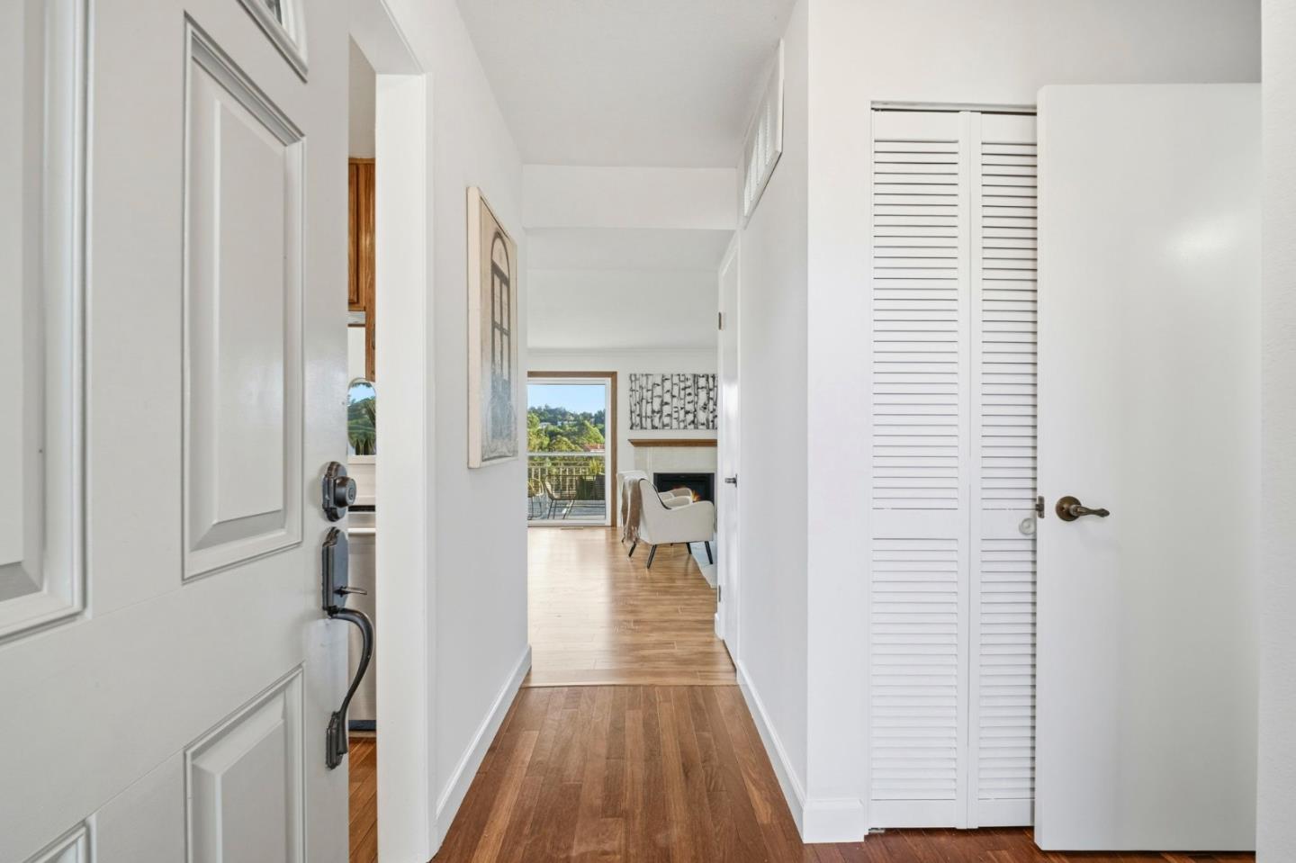 Detail Gallery Image 5 of 38 For 25067 Oakridge Ct, Hayward,  CA 94541 - 3 Beds | 2/1 Baths