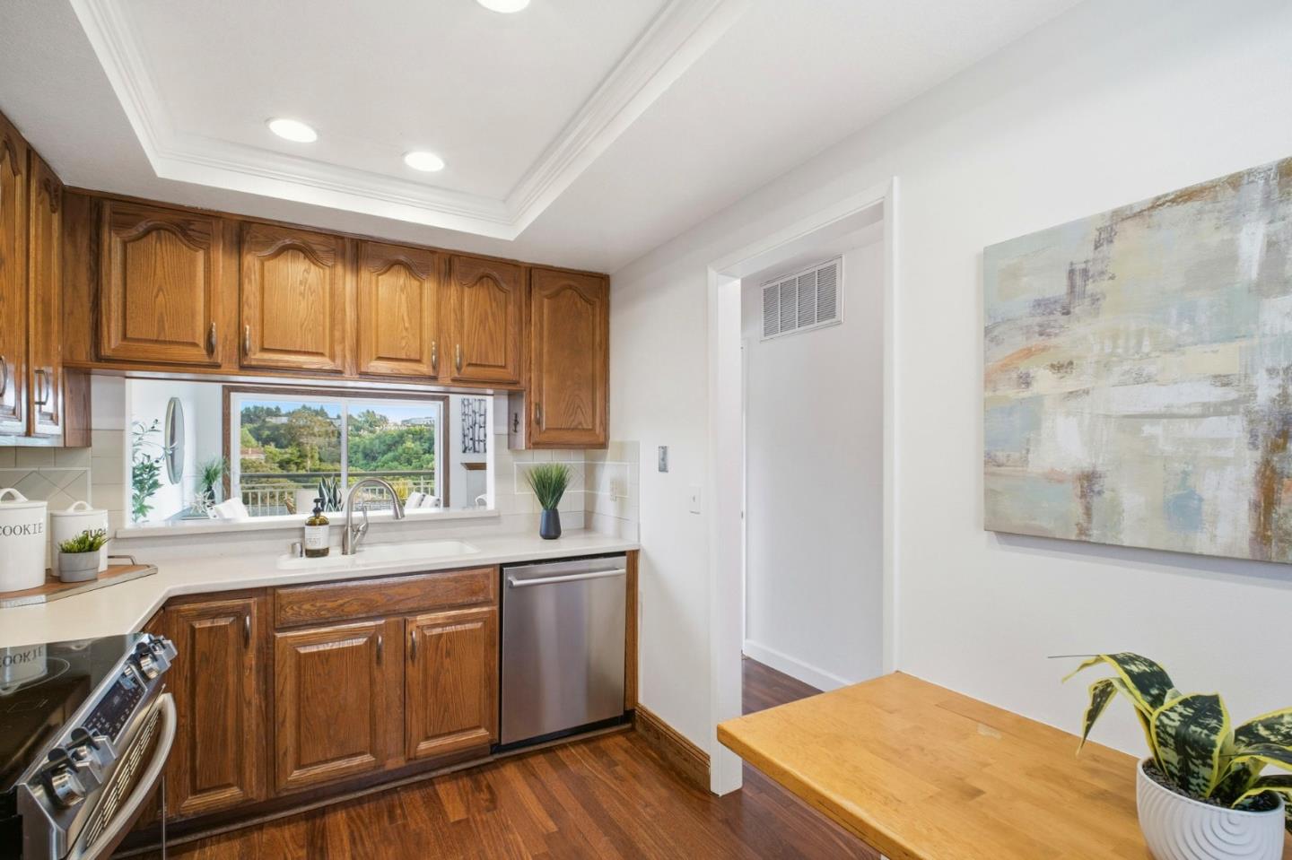 Detail Gallery Image 7 of 38 For 25067 Oakridge Ct, Hayward,  CA 94541 - 3 Beds | 2/1 Baths