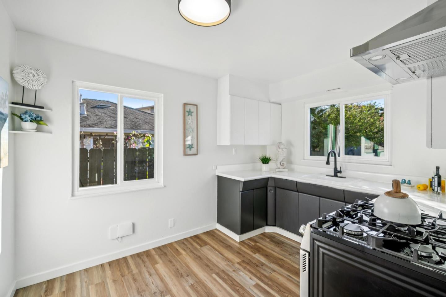 Detail Gallery Image 16 of 47 For 17221 via Estrella, San Lorenzo,  CA 94580 - 3 Beds | 1 Baths