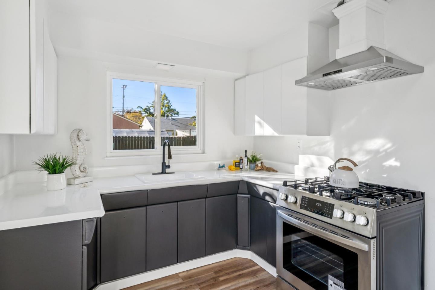 Detail Gallery Image 18 of 47 For 17221 via Estrella, San Lorenzo,  CA 94580 - 3 Beds | 1 Baths