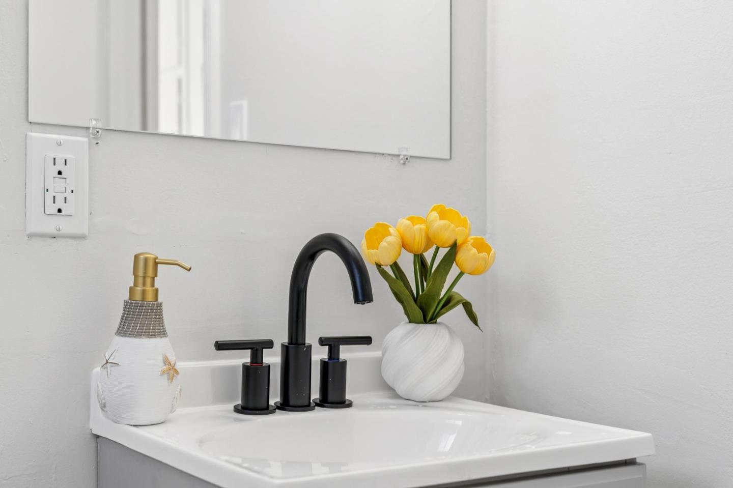 Detail Gallery Image 29 of 47 For 17221 via Estrella, San Lorenzo,  CA 94580 - 3 Beds | 1 Baths