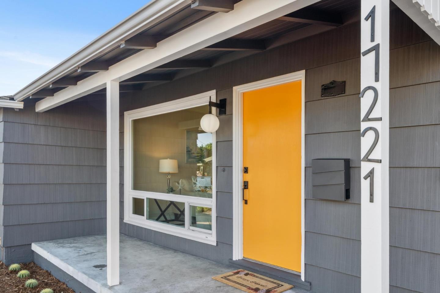 Detail Gallery Image 4 of 47 For 17221 via Estrella, San Lorenzo,  CA 94580 - 3 Beds | 1 Baths