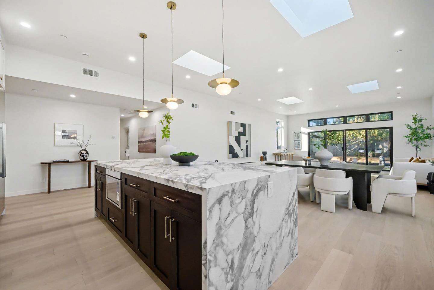 Detail Gallery Image 10 of 61 For 1125 Plymouth Dr, Sunnyvale,  CA 94087 - 4 Beds | 3 Baths