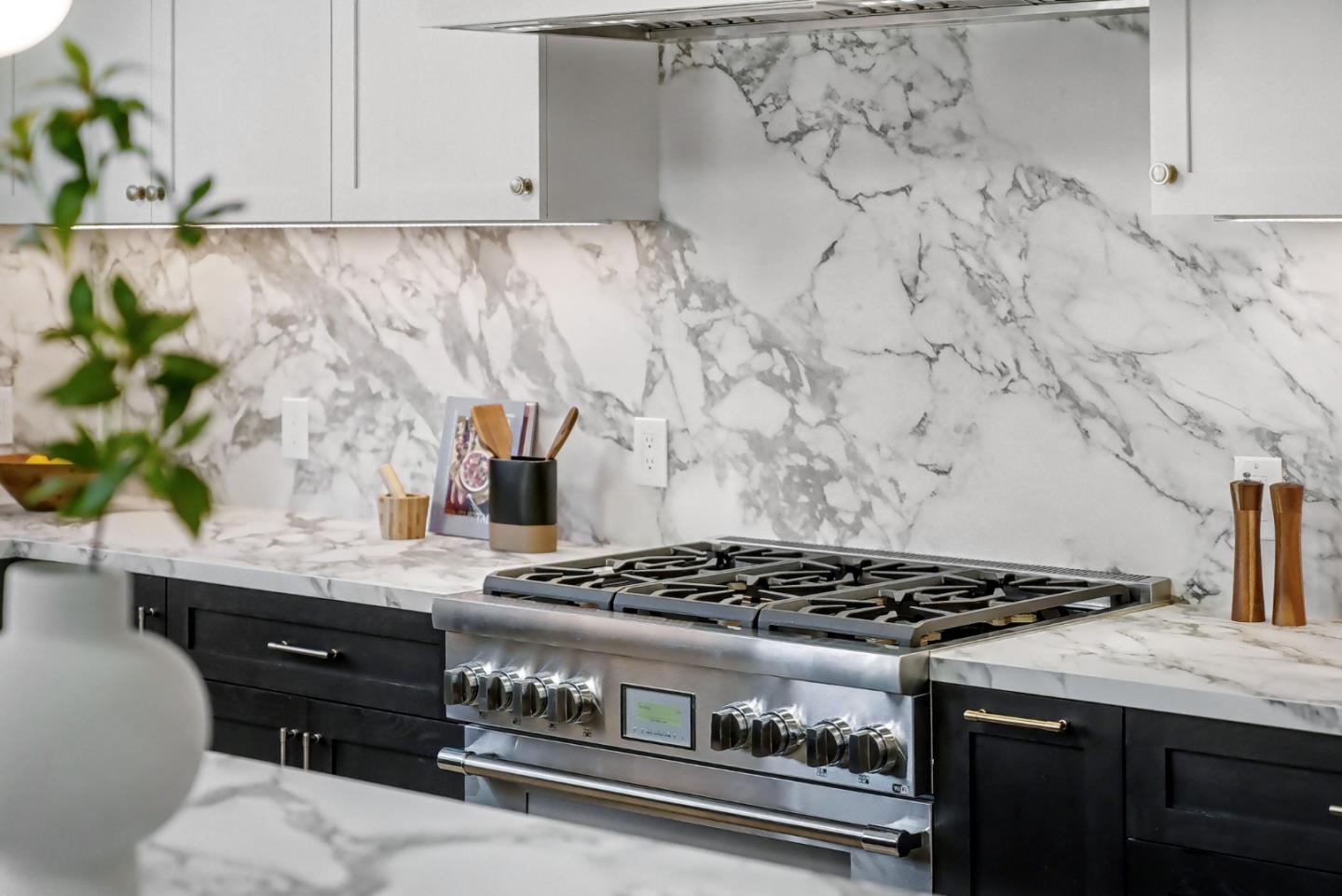 Detail Gallery Image 13 of 61 For 1125 Plymouth Dr, Sunnyvale,  CA 94087 - 4 Beds | 3 Baths