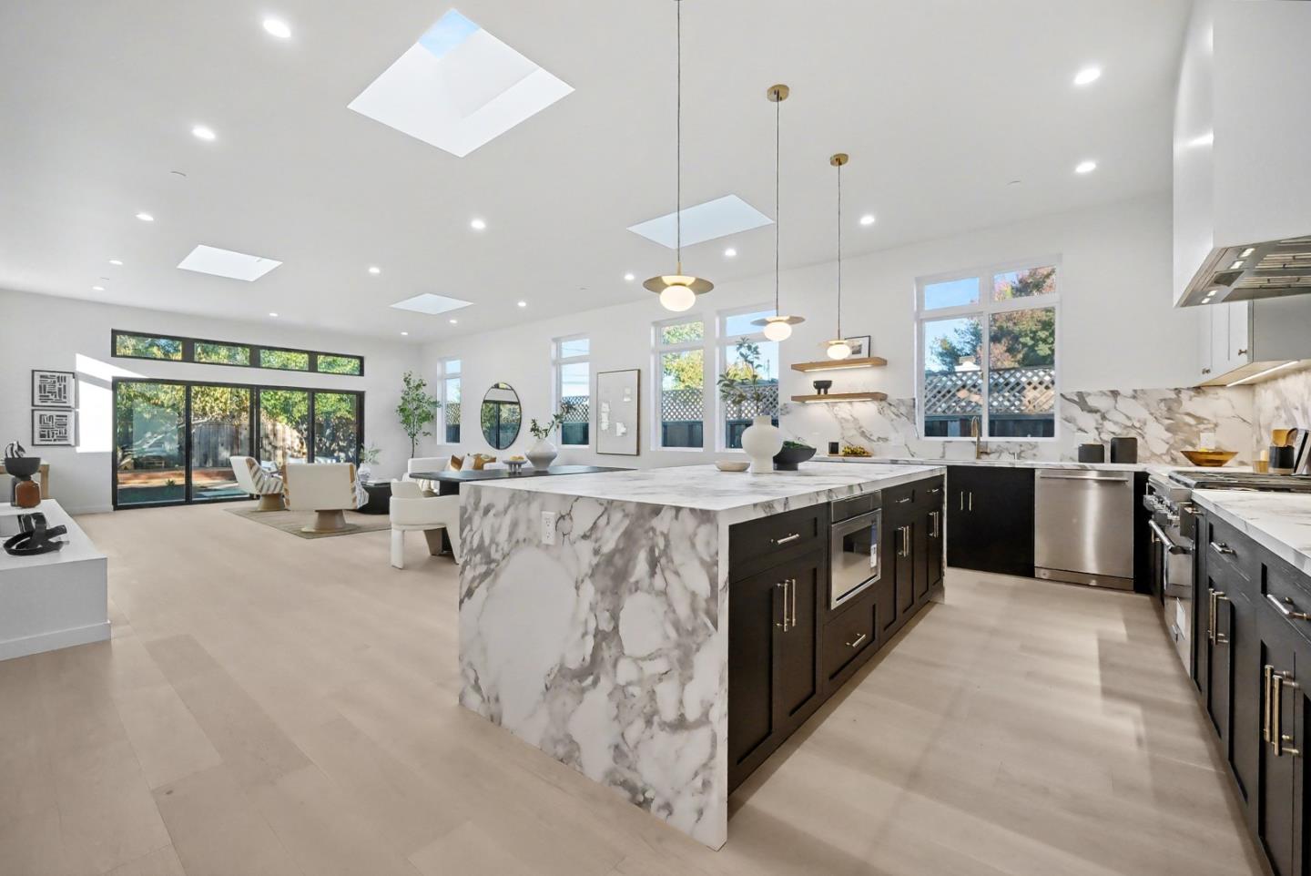 Detail Gallery Image 8 of 61 For 1125 Plymouth Dr, Sunnyvale,  CA 94087 - 4 Beds | 3 Baths