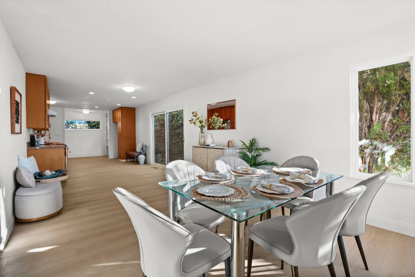 Detail Gallery Image 10 of 60 For 887 Kozera Dr, San Jose,  CA 95136 - 5 Beds | 2/1 Baths