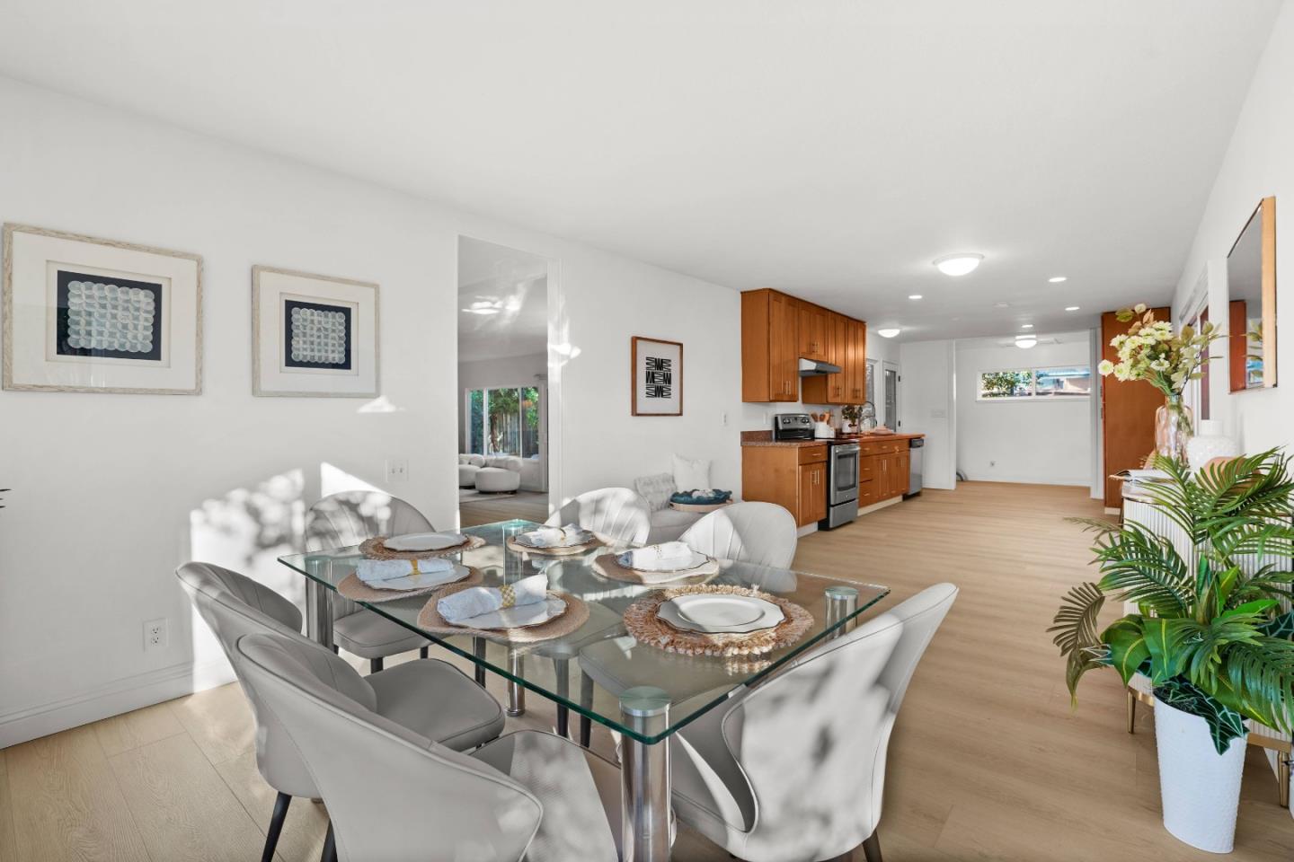 Detail Gallery Image 11 of 60 For 887 Kozera Dr, San Jose,  CA 95136 - 5 Beds | 2/1 Baths