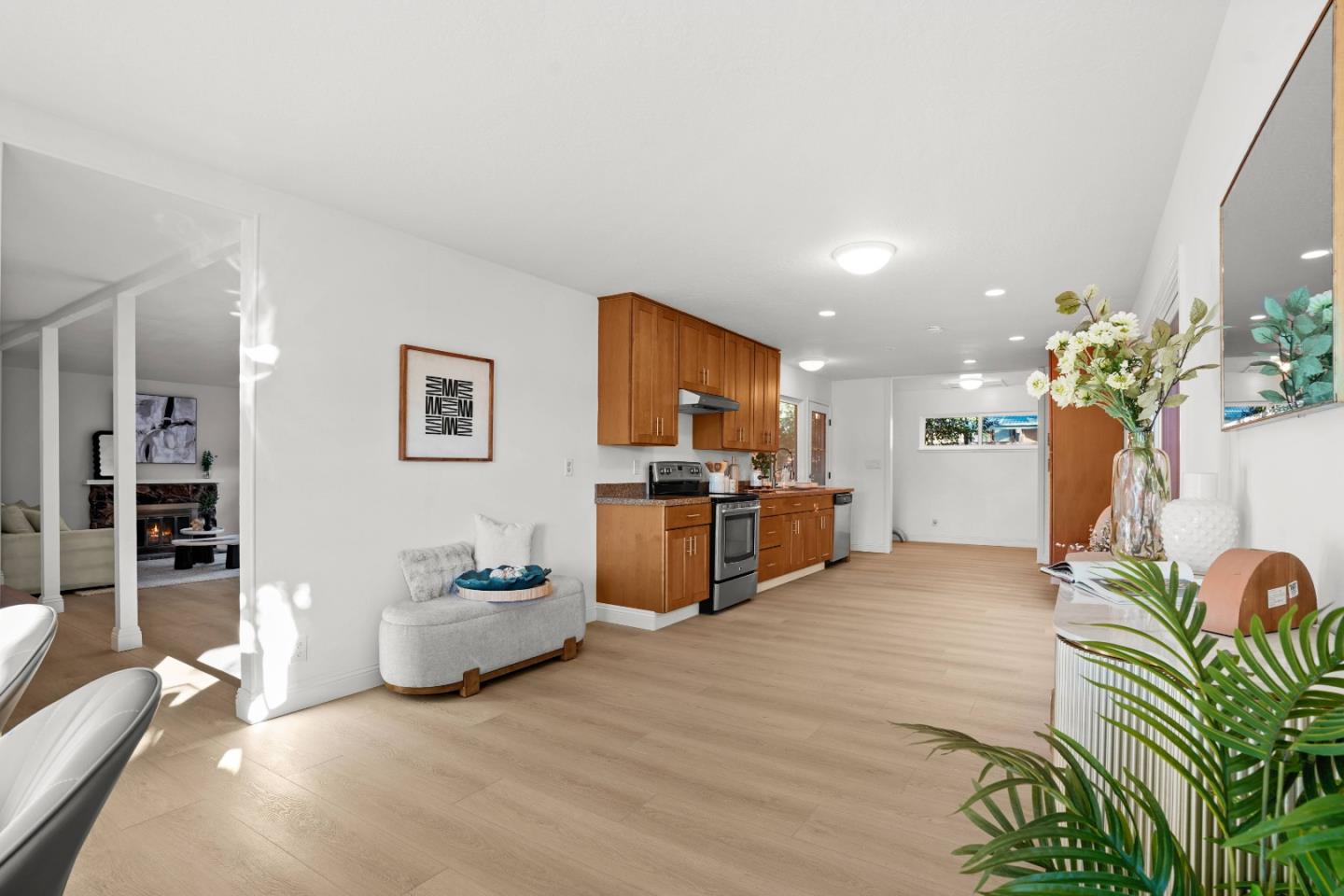 Detail Gallery Image 12 of 60 For 887 Kozera Dr, San Jose,  CA 95136 - 5 Beds | 2/1 Baths