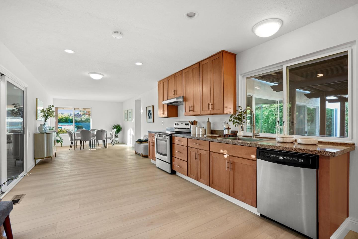 Detail Gallery Image 15 of 60 For 887 Kozera Dr, San Jose,  CA 95136 - 5 Beds | 2/1 Baths