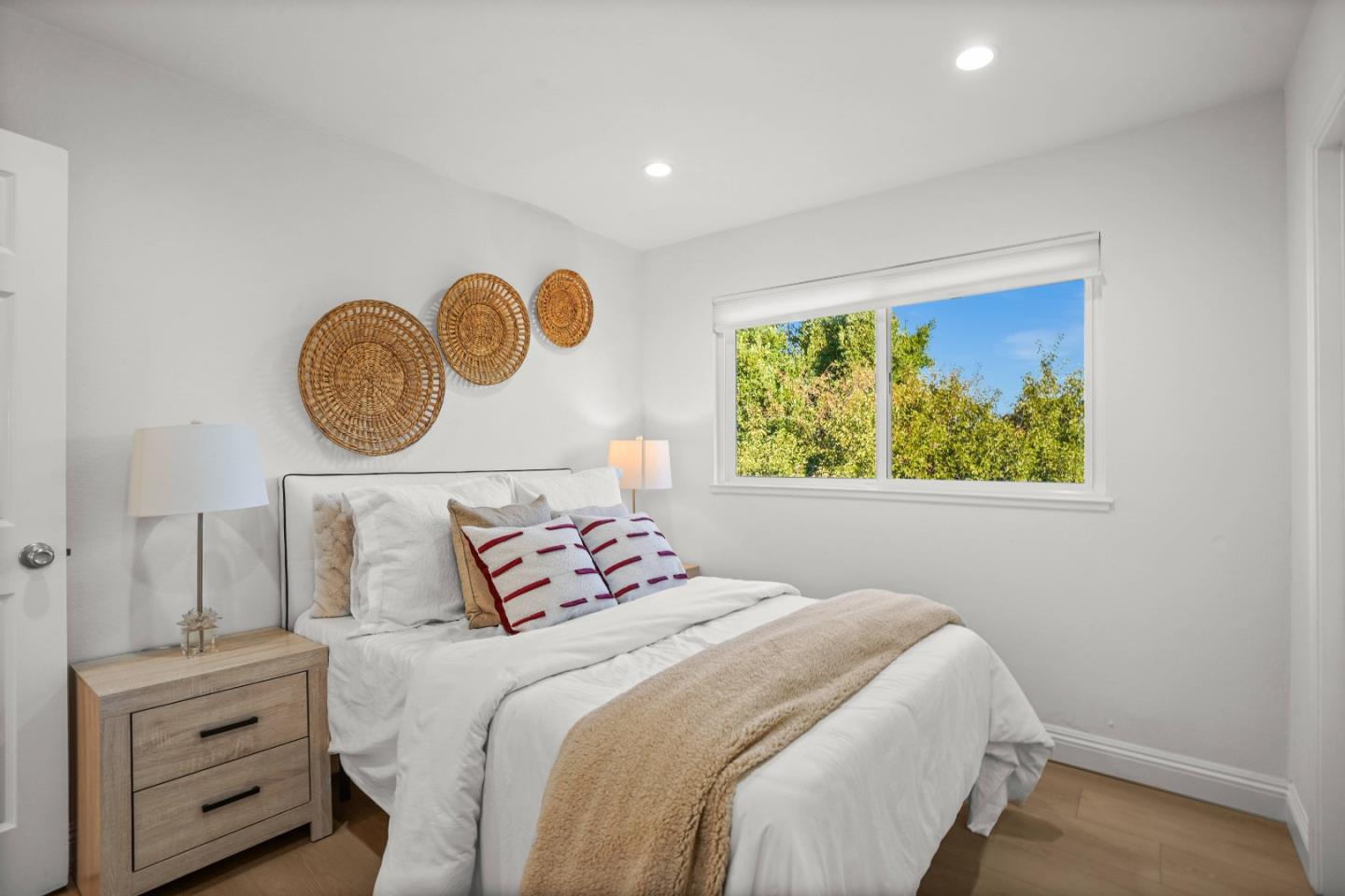 Detail Gallery Image 22 of 60 For 887 Kozera Dr, San Jose,  CA 95136 - 5 Beds | 2/1 Baths