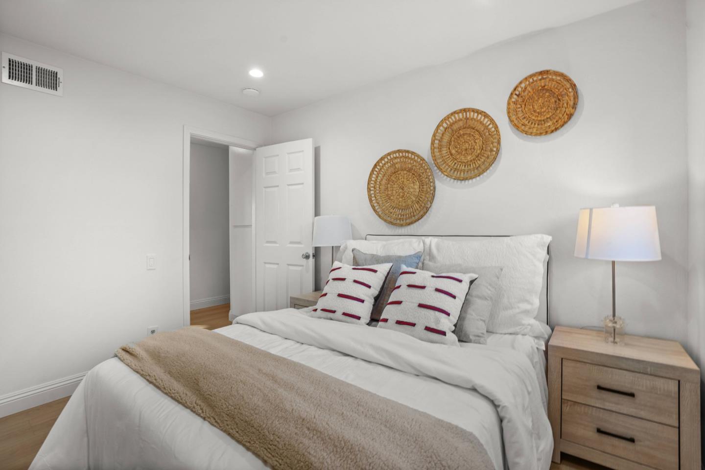 Detail Gallery Image 23 of 60 For 887 Kozera Dr, San Jose,  CA 95136 - 5 Beds | 2/1 Baths