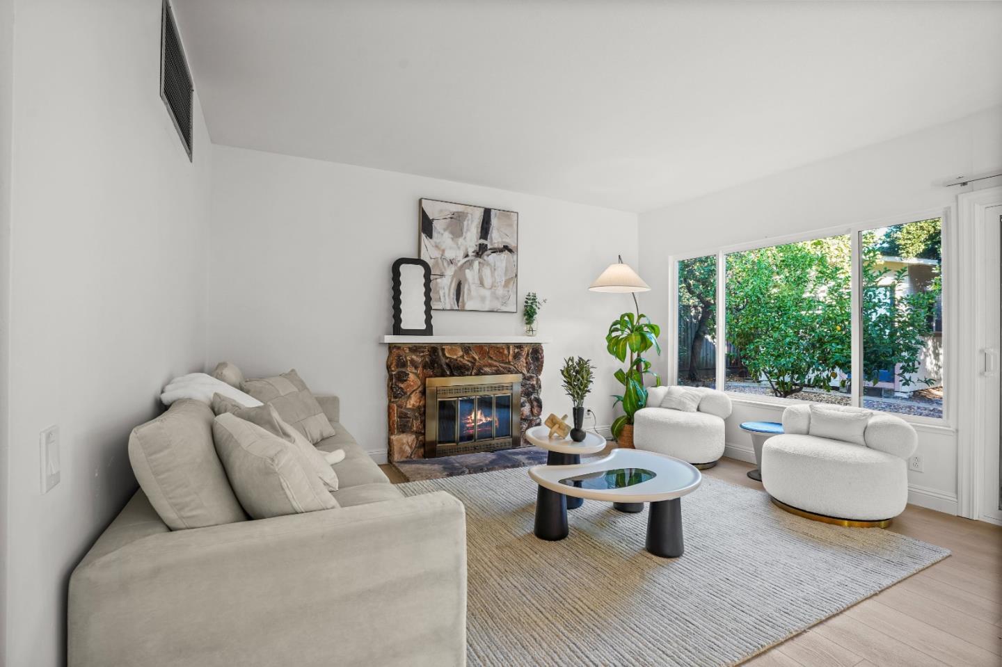 Detail Gallery Image 3 of 60 For 887 Kozera Dr, San Jose,  CA 95136 - 5 Beds | 2/1 Baths