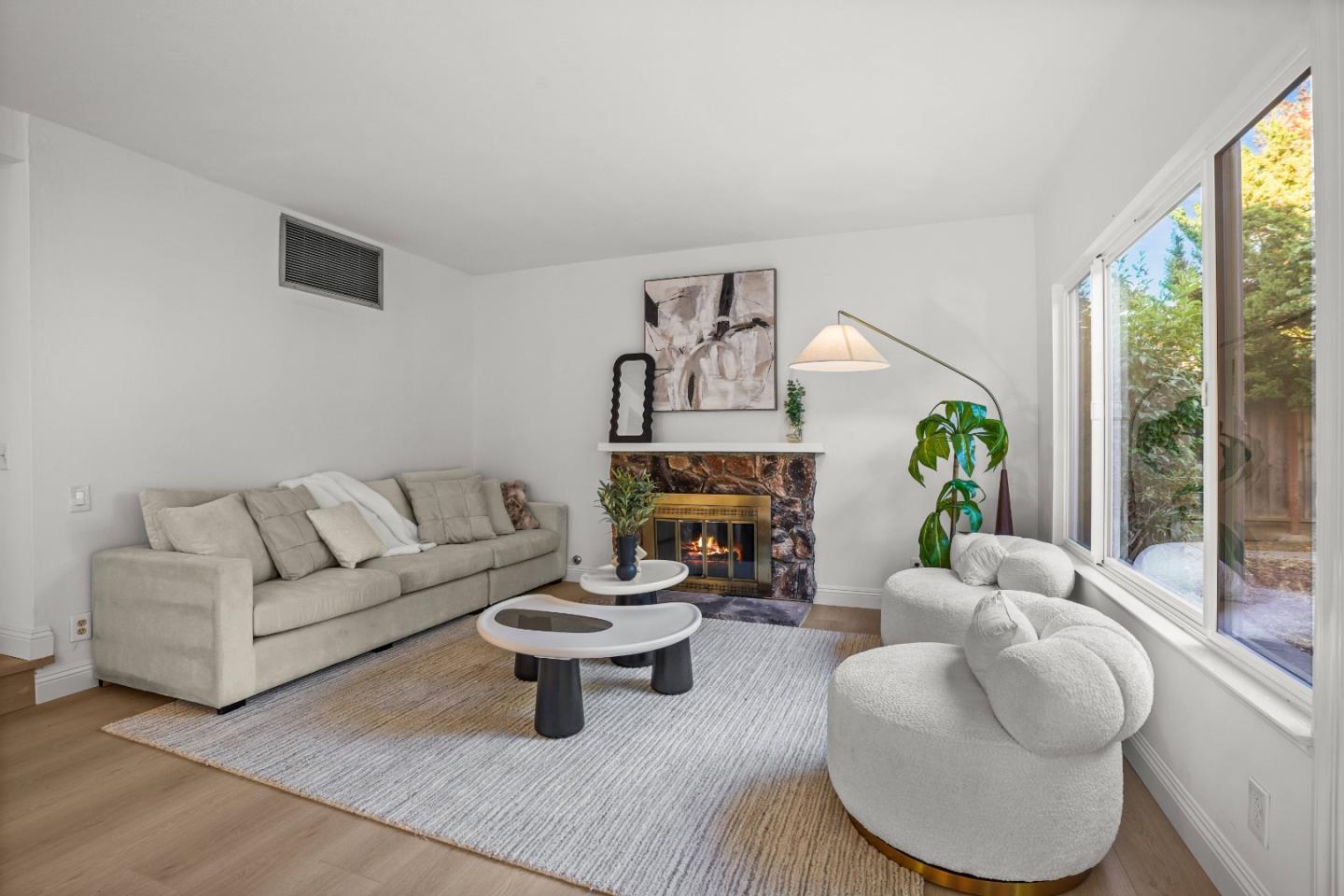 Detail Gallery Image 4 of 60 For 887 Kozera Dr, San Jose,  CA 95136 - 5 Beds | 2/1 Baths