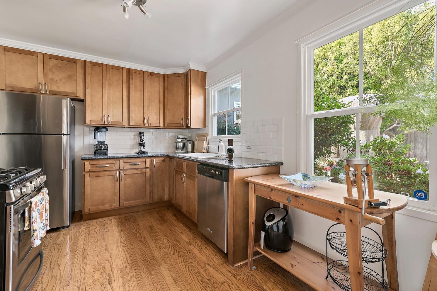 Detail Gallery Image 8 of 25 For 610 Kenwood Dr, Menlo Park,  CA 94025 - 3 Beds | 2 Baths