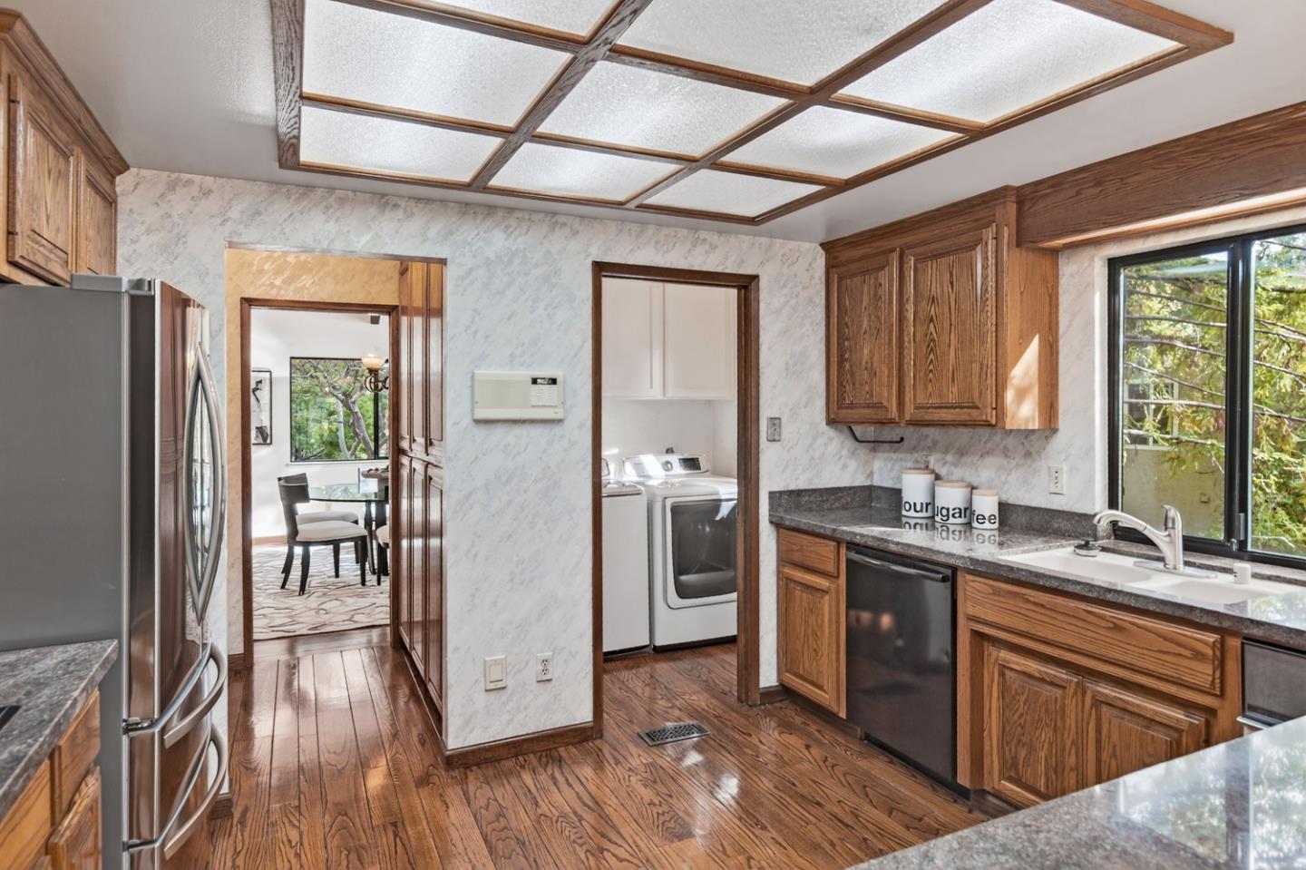 Detail Gallery Image 11 of 38 For 1281 Windimer Dr, Los Altos,  CA 94024 - 4 Beds | 3 Baths