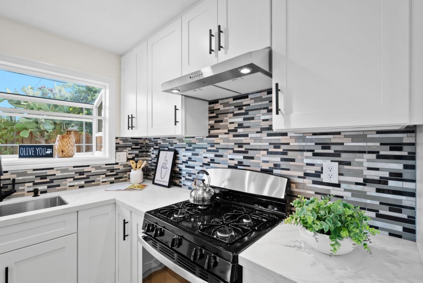 Detail Gallery Image 10 of 61 For 5138 Vera Ln, San Jose,  CA 95111 - 3 Beds | 2 Baths