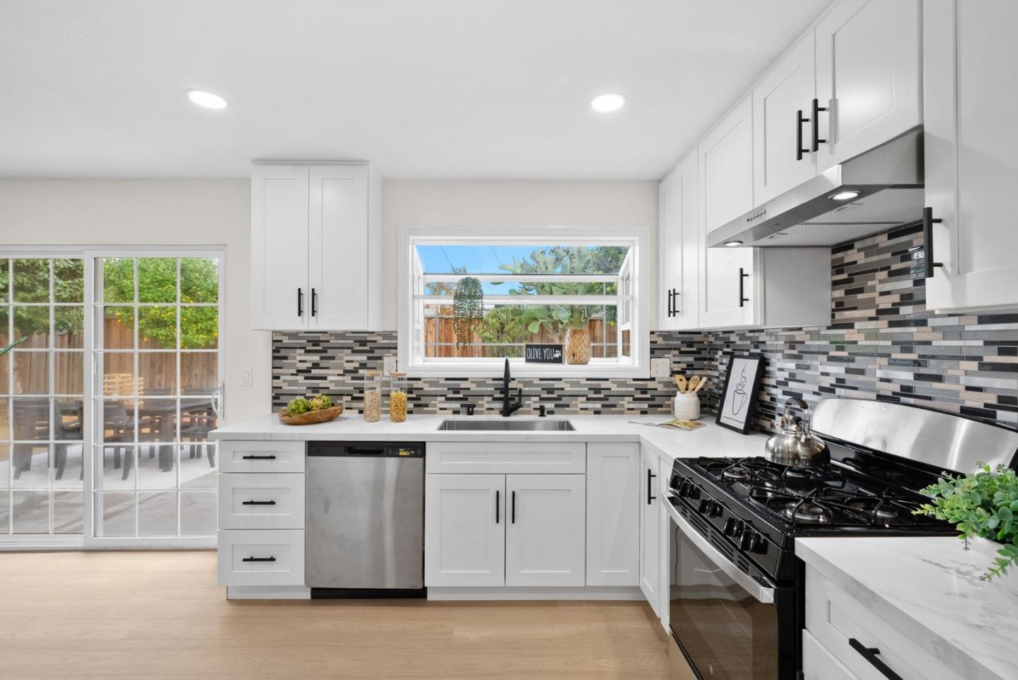 Detail Gallery Image 11 of 61 For 5138 Vera Ln, San Jose,  CA 95111 - 3 Beds | 2 Baths