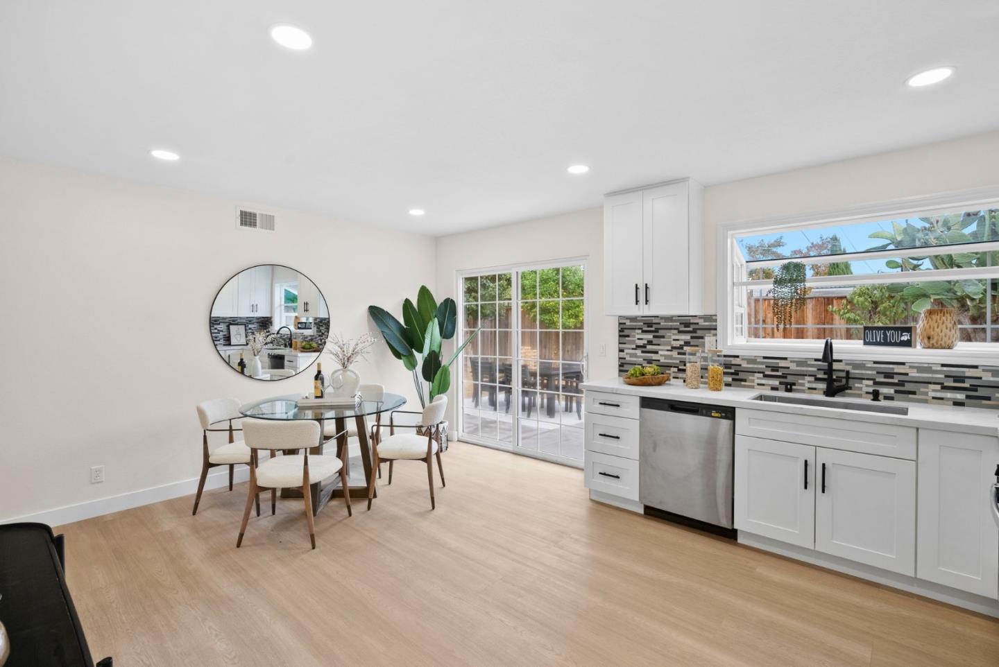 Detail Gallery Image 12 of 61 For 5138 Vera Ln, San Jose,  CA 95111 - 3 Beds | 2 Baths