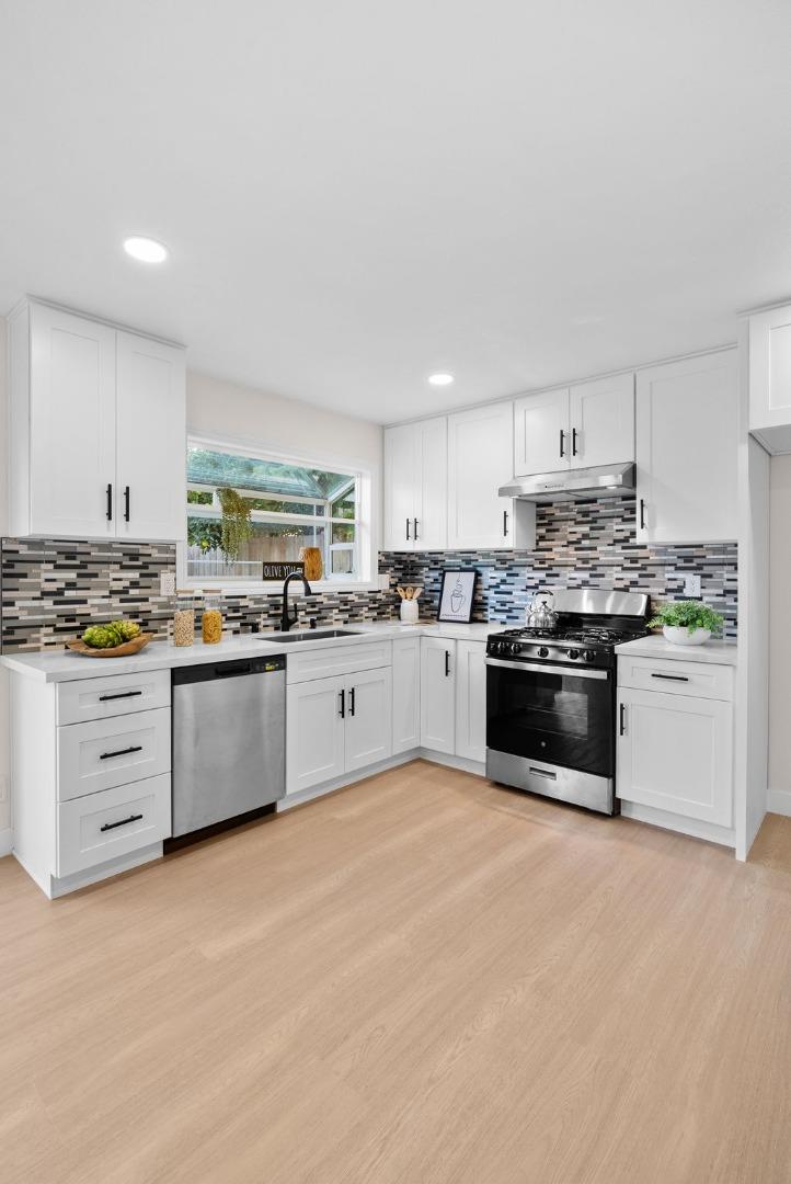 Detail Gallery Image 9 of 61 For 5138 Vera Ln, San Jose,  CA 95111 - 3 Beds | 2 Baths