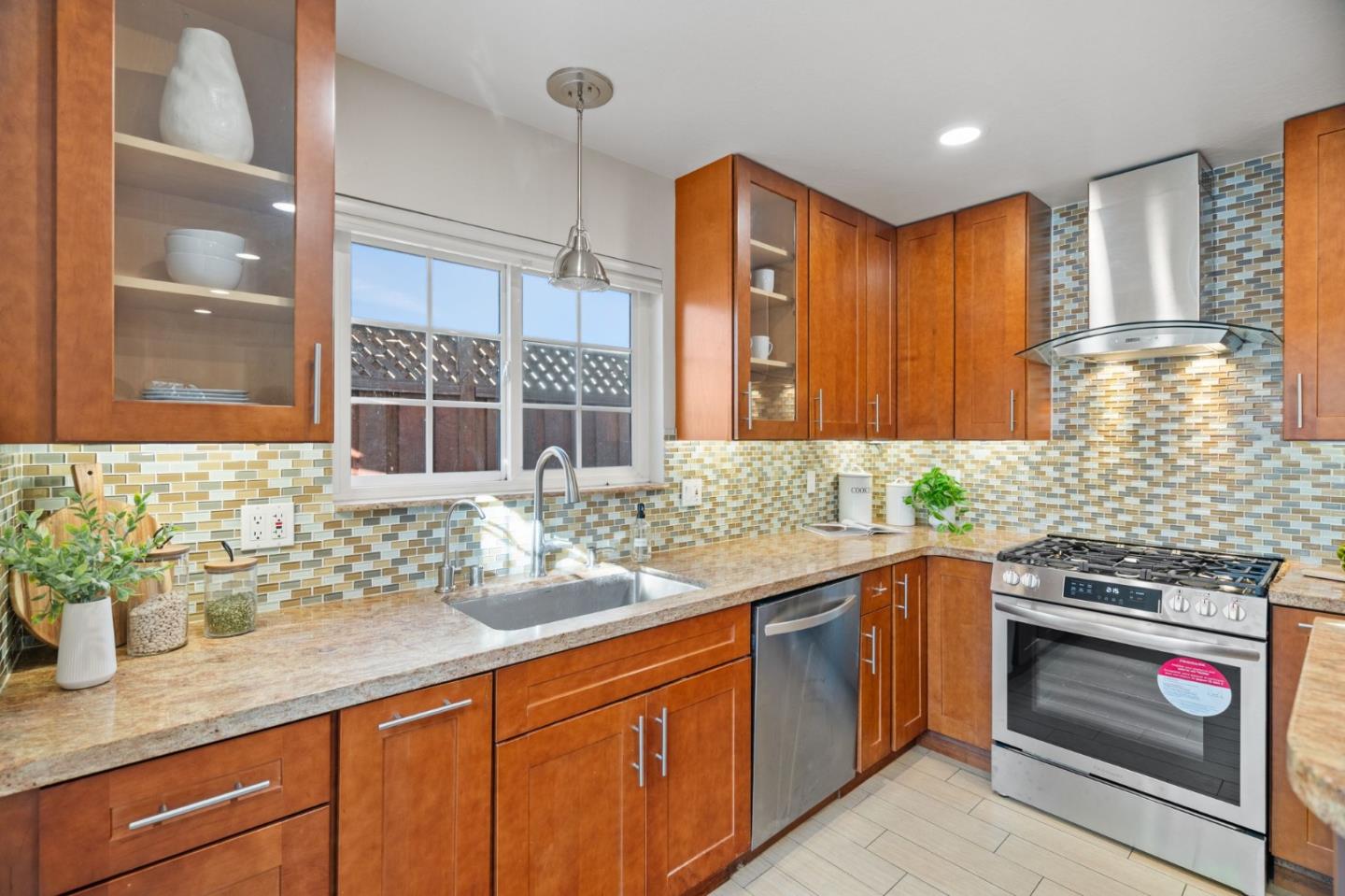 Detail Gallery Image 11 of 69 For 181 Manton Dr, San Jose,  CA 95123 - 4 Beds | 2 Baths