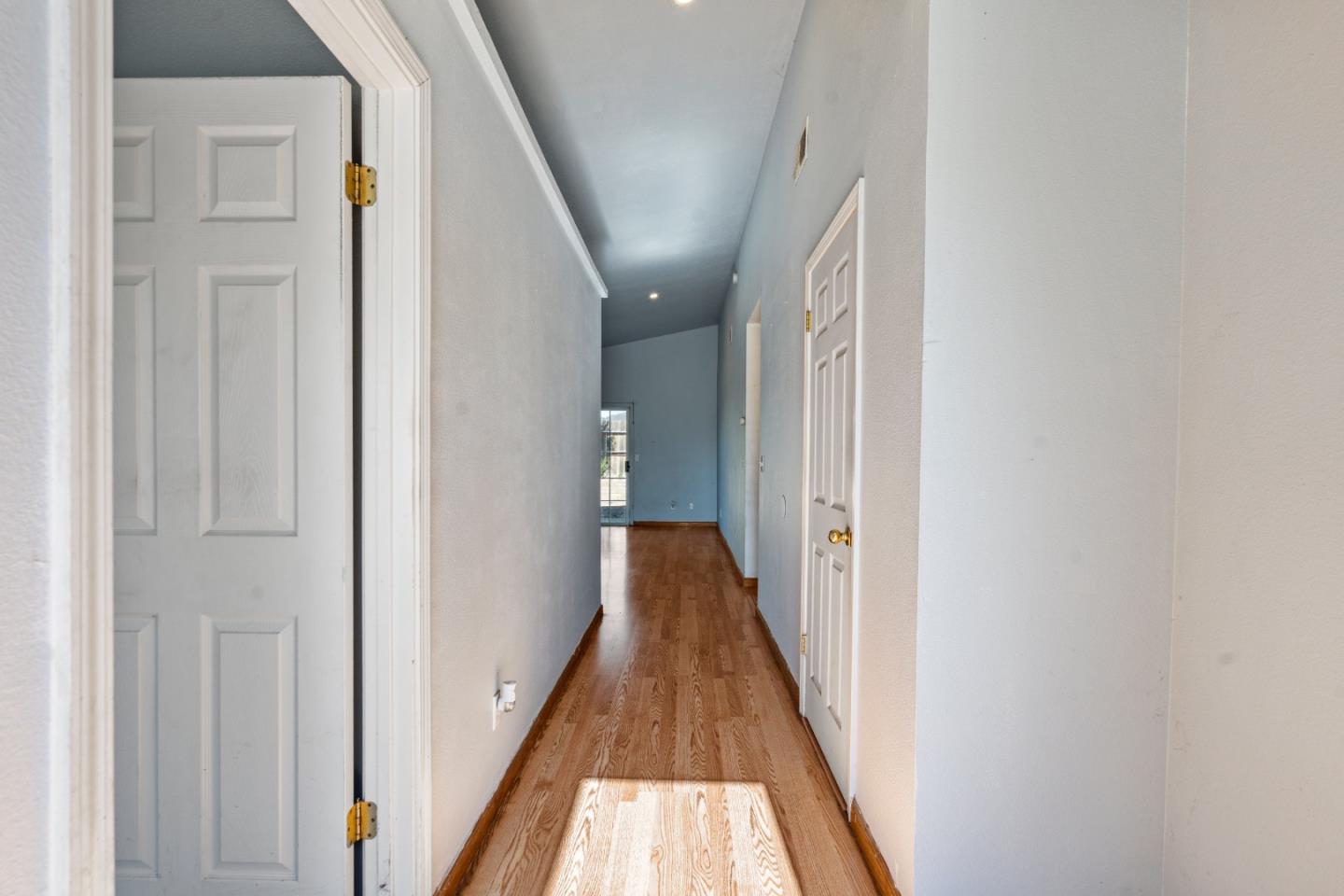 Detail Gallery Image 4 of 36 For 827 Terraza St, Soledad,  CA 93960 - 4 Beds | 2 Baths