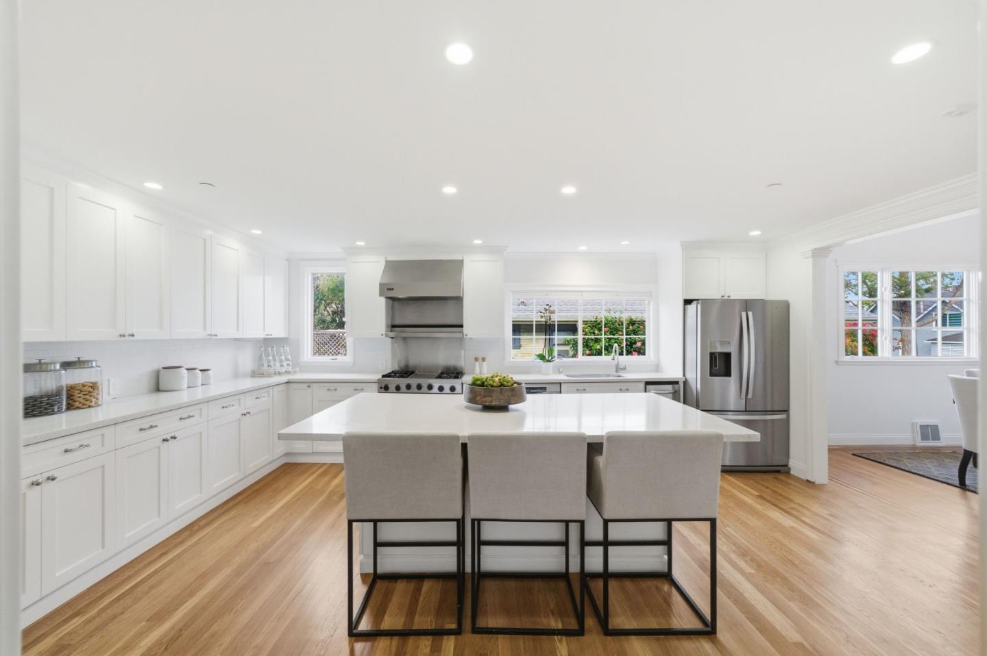 Detail Gallery Image 13 of 43 For 29 Bloomfield Rd, Burlingame,  CA 94010 - 4 Beds | 4 Baths