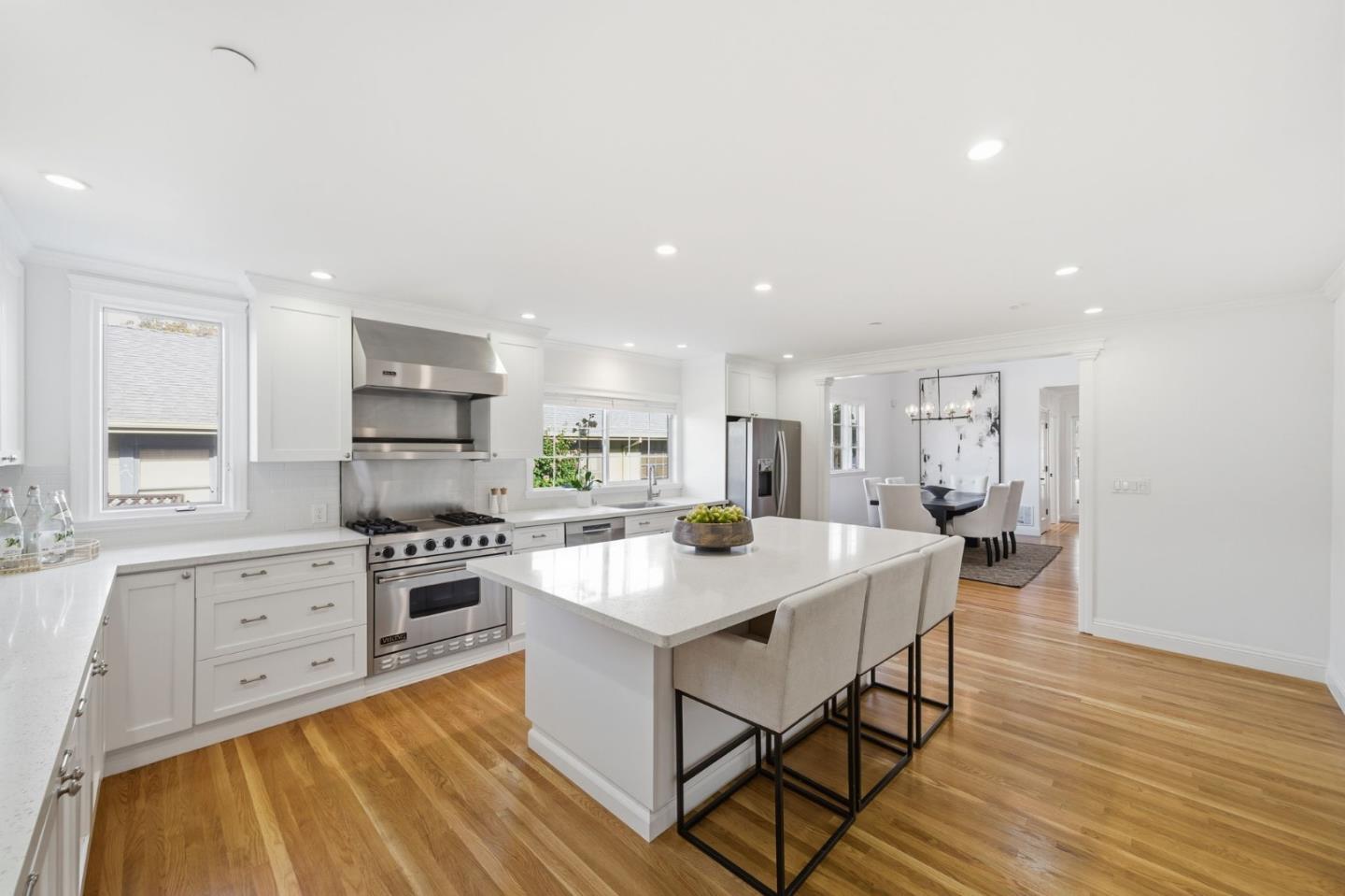 Detail Gallery Image 16 of 43 For 29 Bloomfield Rd, Burlingame,  CA 94010 - 4 Beds | 4 Baths