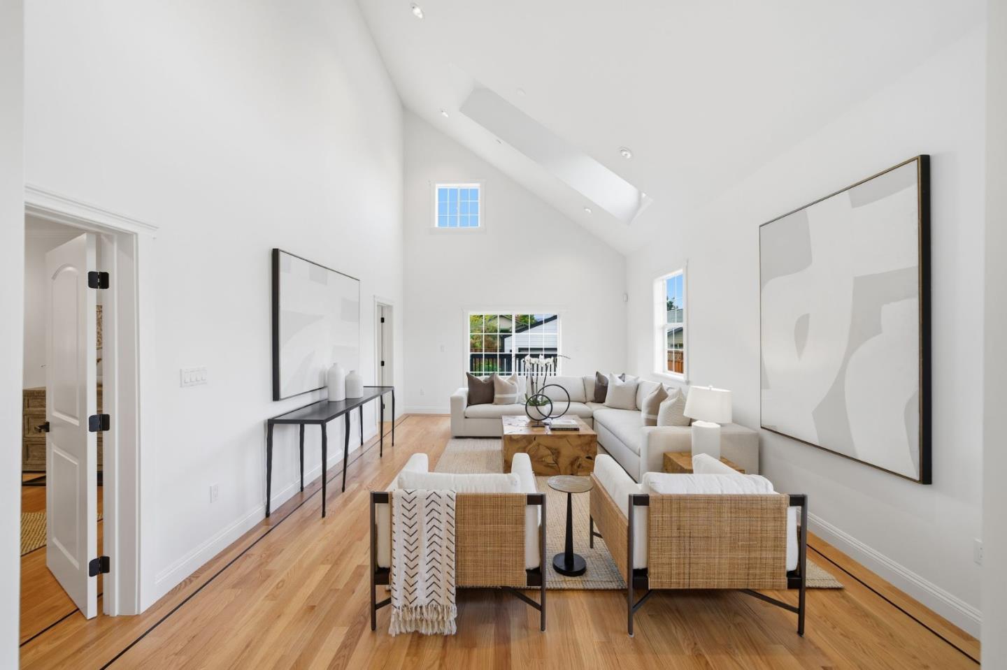 Detail Gallery Image 17 of 43 For 29 Bloomfield Rd, Burlingame,  CA 94010 - 4 Beds | 4 Baths