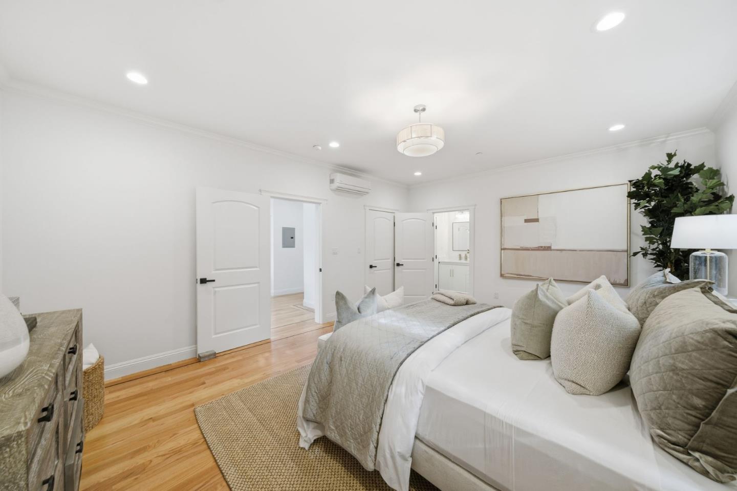 Detail Gallery Image 22 of 43 For 29 Bloomfield Rd, Burlingame,  CA 94010 - 4 Beds | 4 Baths