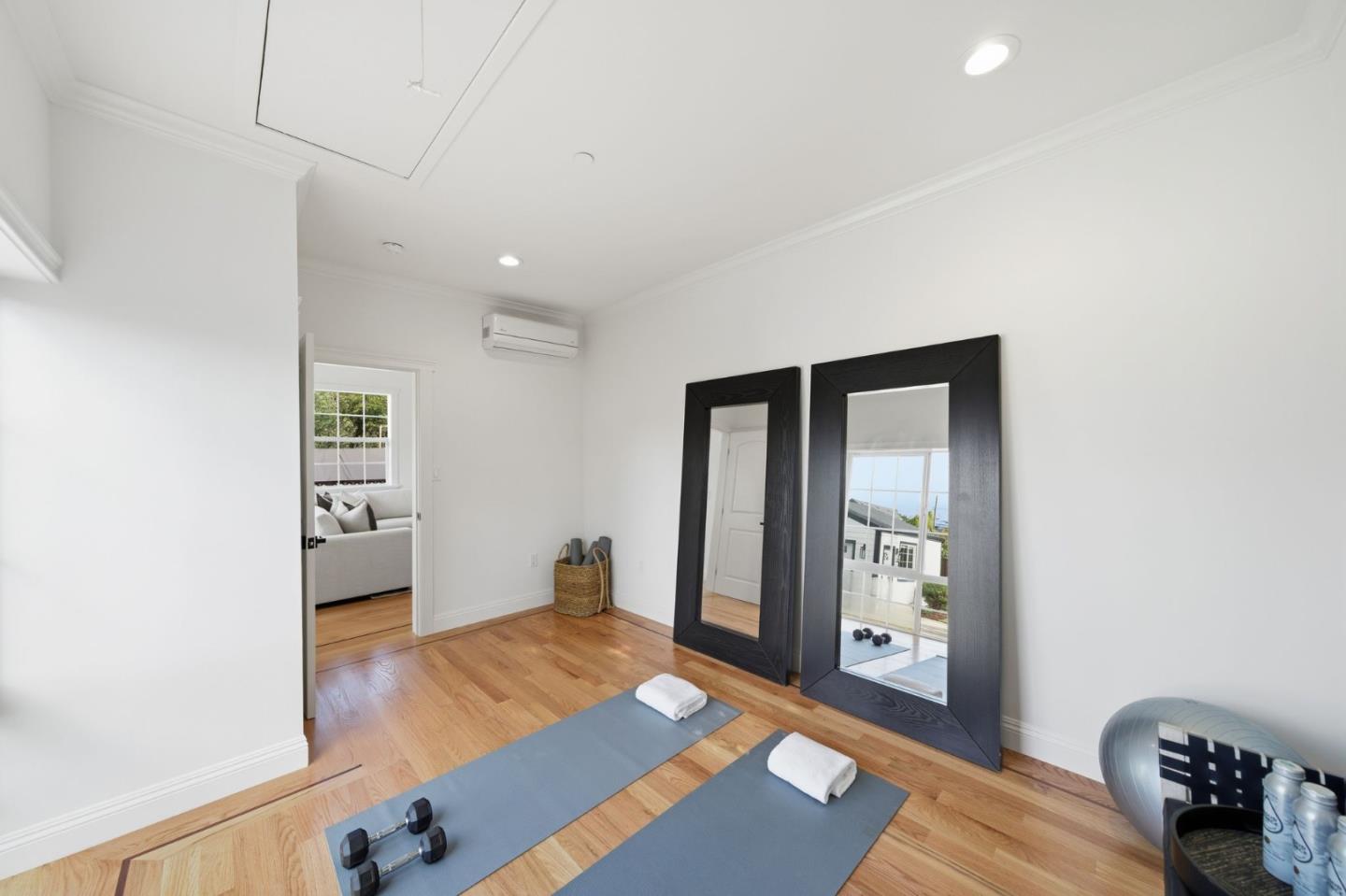 Detail Gallery Image 34 of 43 For 29 Bloomfield Rd, Burlingame,  CA 94010 - 4 Beds | 4 Baths