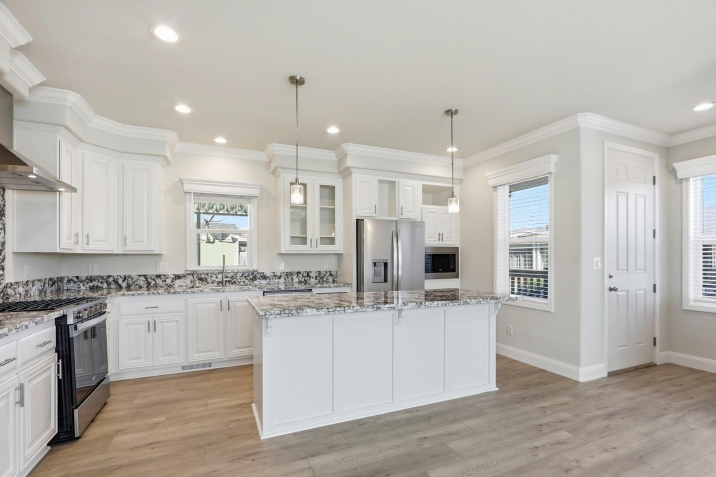 Detail Gallery Image 8 of 30 For 2629 Whispering Hills Cir #2629,  San Jose,  CA 95148 - 3 Beds | 3 Baths