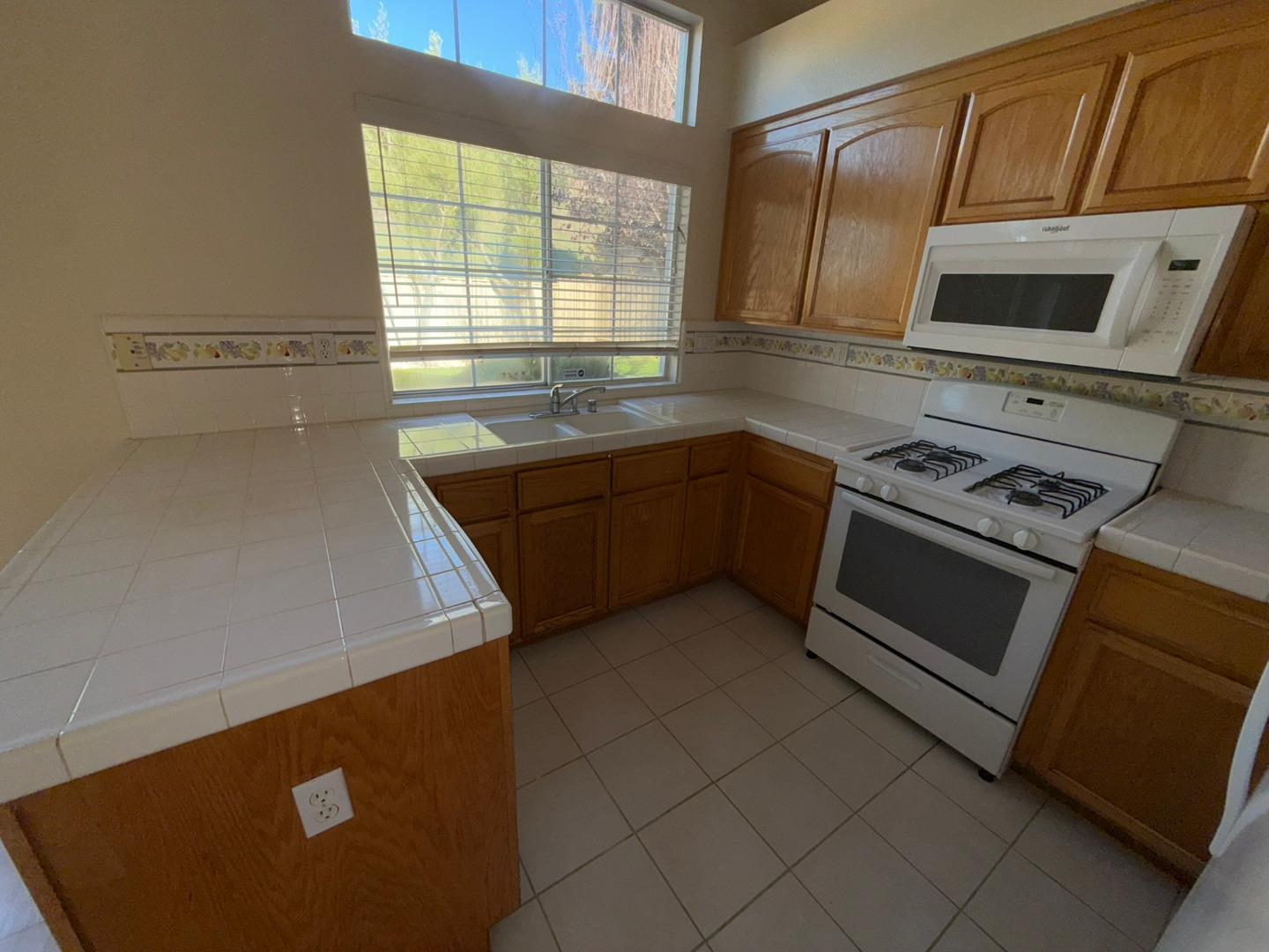 Detail Gallery Image 10 of 32 For 19371 Acclaim Dr, Salinas,  CA 93908 - 3 Beds | 2 Baths