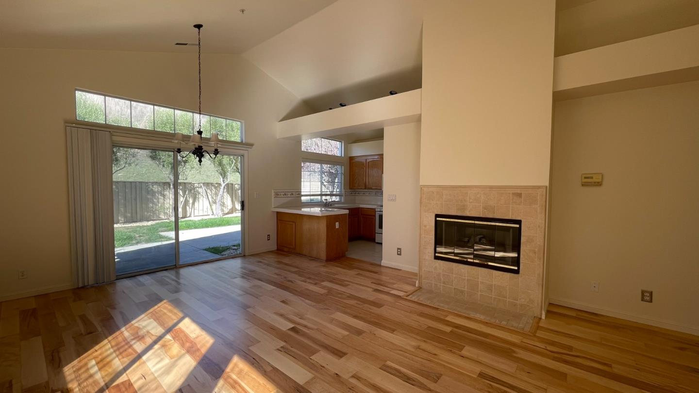 Detail Gallery Image 6 of 32 For 19371 Acclaim Dr, Salinas,  CA 93908 - 3 Beds | 2 Baths