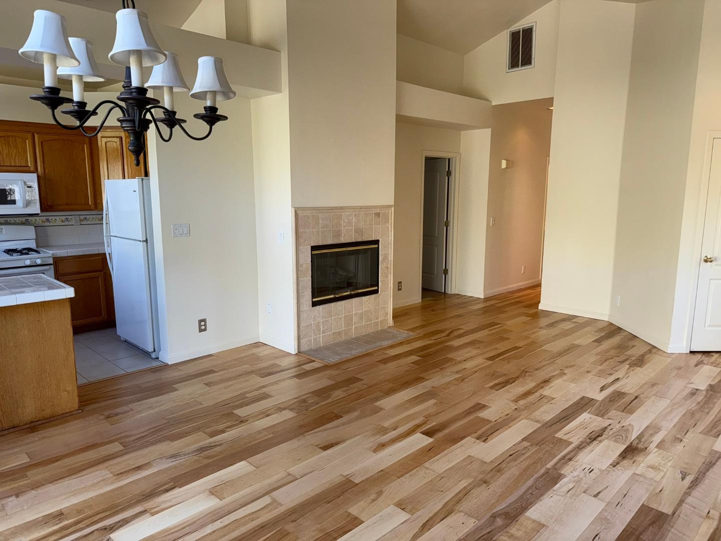 Detail Gallery Image 7 of 32 For 19371 Acclaim Dr, Salinas,  CA 93908 - 3 Beds | 2 Baths