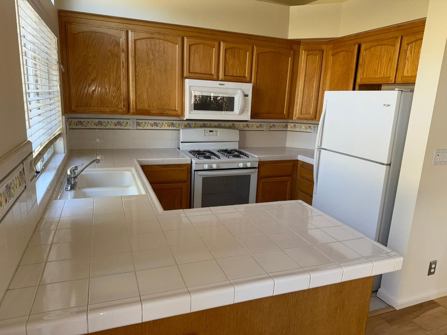 Detail Gallery Image 9 of 32 For 19371 Acclaim Dr, Salinas,  CA 93908 - 3 Beds | 2 Baths