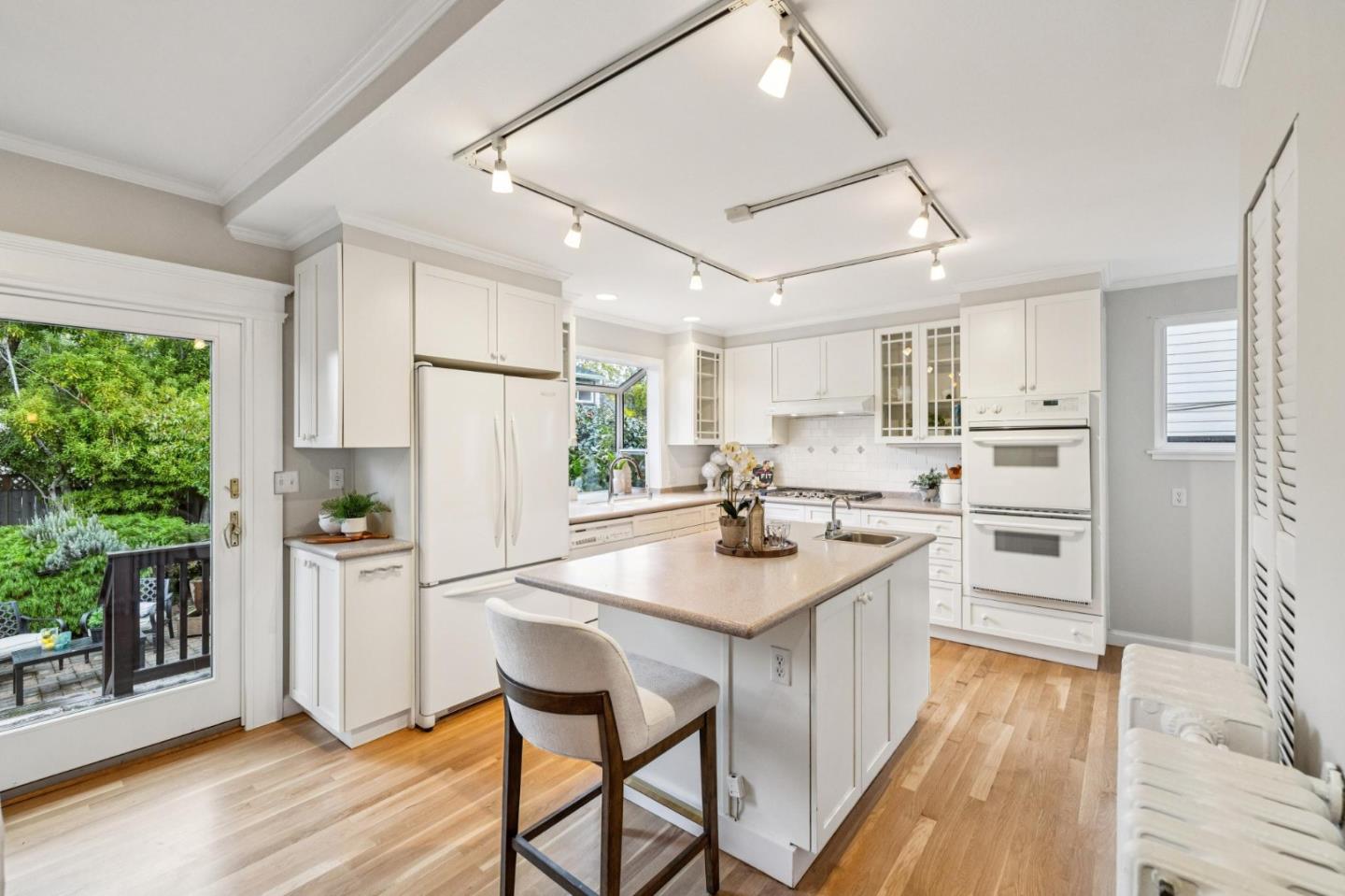 Detail Gallery Image 35 of 90 For 712 Crossway Rd, Burlingame,  CA 94010 - 3 Beds | 3 Baths