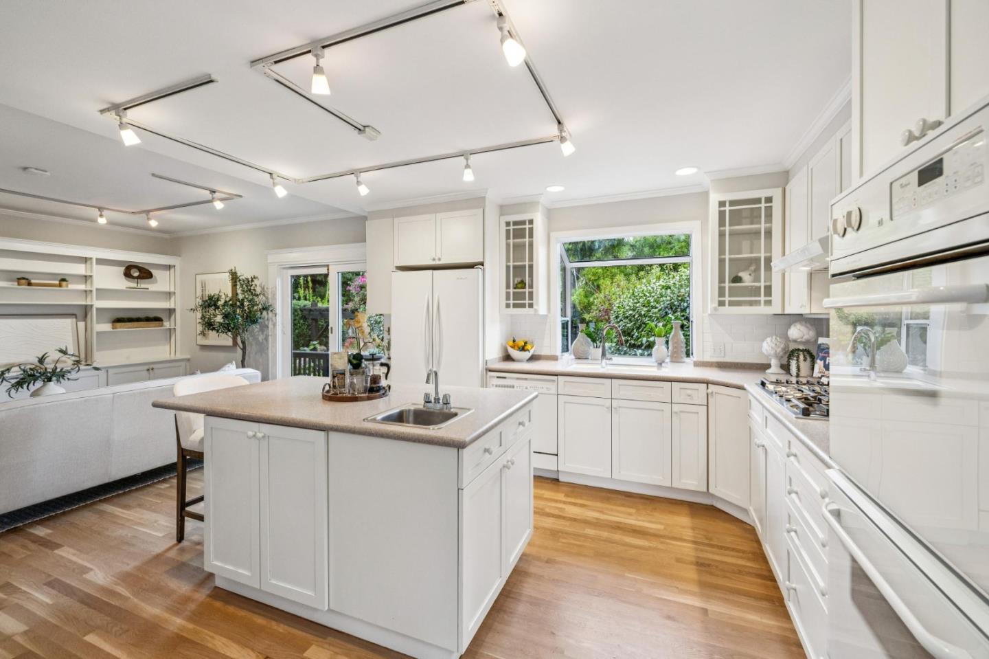 Detail Gallery Image 36 of 90 For 712 Crossway Rd, Burlingame,  CA 94010 - 3 Beds | 3 Baths