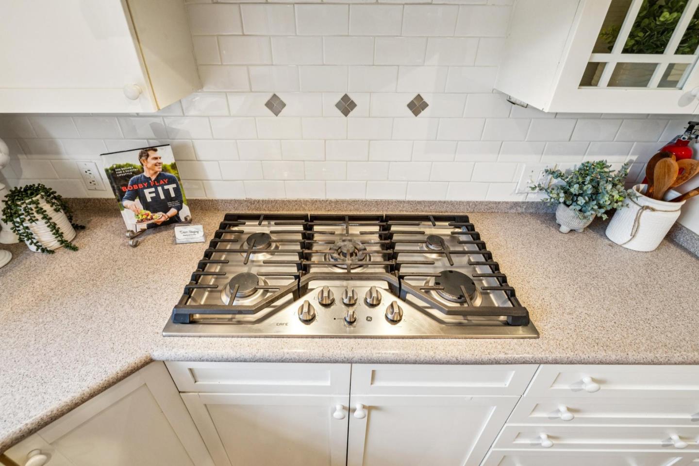 Detail Gallery Image 39 of 90 For 712 Crossway Rd, Burlingame,  CA 94010 - 3 Beds | 3 Baths