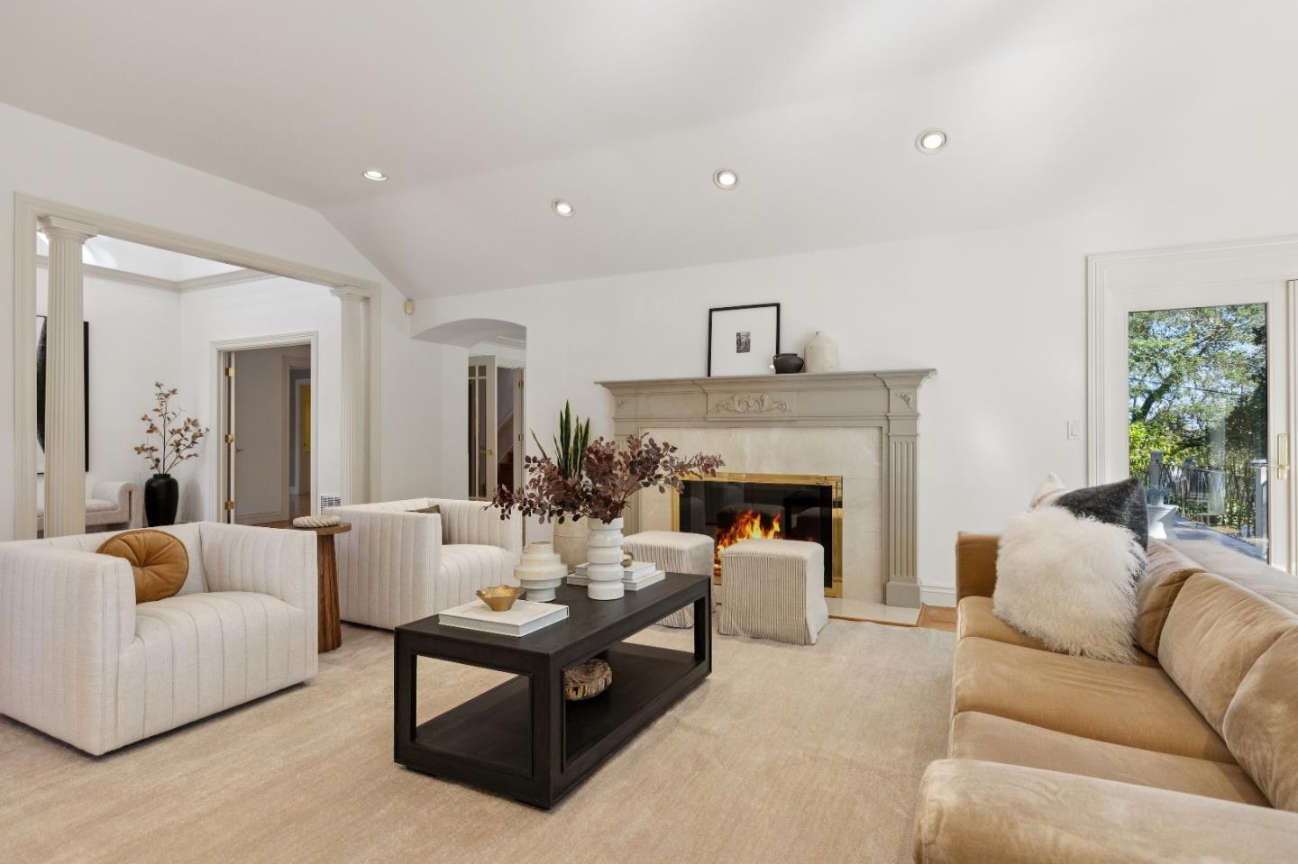 Detail Gallery Image 12 of 43 For 300 Glendale Rd, Hillsborough,  CA 94010 - 5 Beds | 4/1 Baths