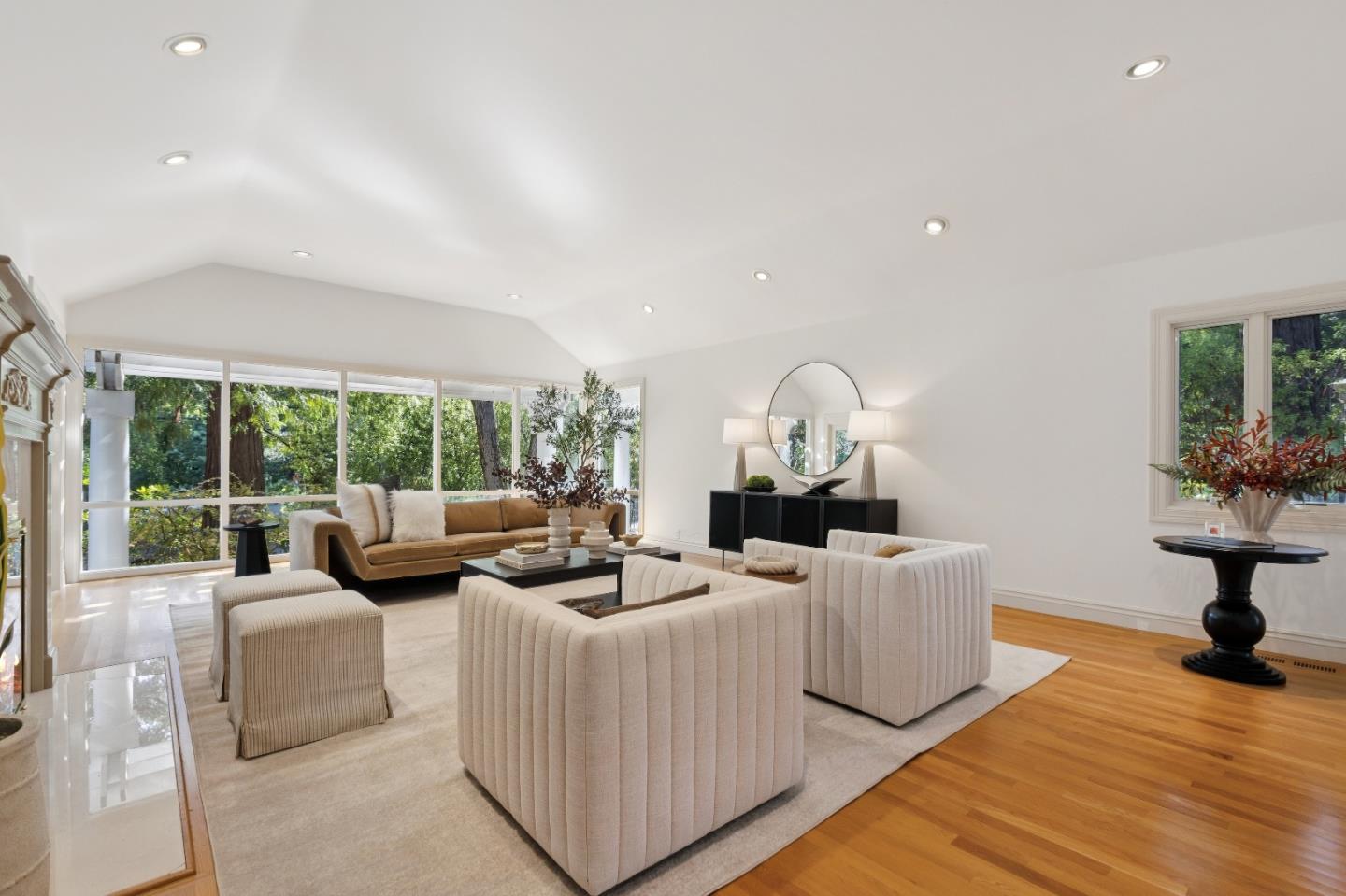 Detail Gallery Image 13 of 43 For 300 Glendale Rd, Hillsborough,  CA 94010 - 5 Beds | 4/1 Baths