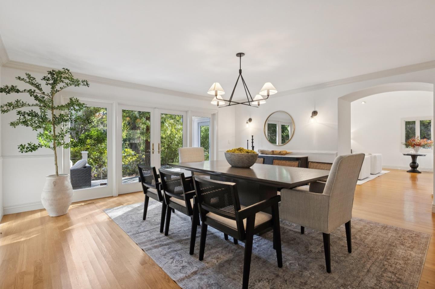 Detail Gallery Image 16 of 43 For 300 Glendale Rd, Hillsborough,  CA 94010 - 5 Beds | 4/1 Baths