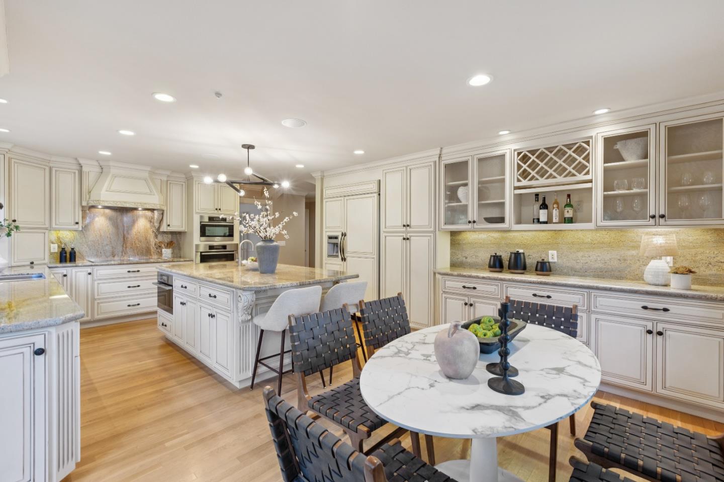 Detail Gallery Image 17 of 43 For 300 Glendale Rd, Hillsborough,  CA 94010 - 5 Beds | 4/1 Baths