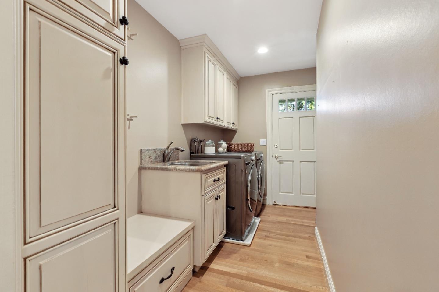 Detail Gallery Image 19 of 43 For 300 Glendale Rd, Hillsborough,  CA 94010 - 5 Beds | 4/1 Baths