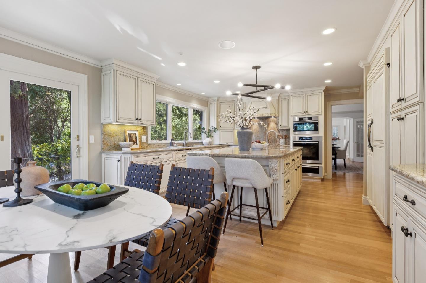 Detail Gallery Image 20 of 43 For 300 Glendale Rd, Hillsborough,  CA 94010 - 5 Beds | 4/1 Baths